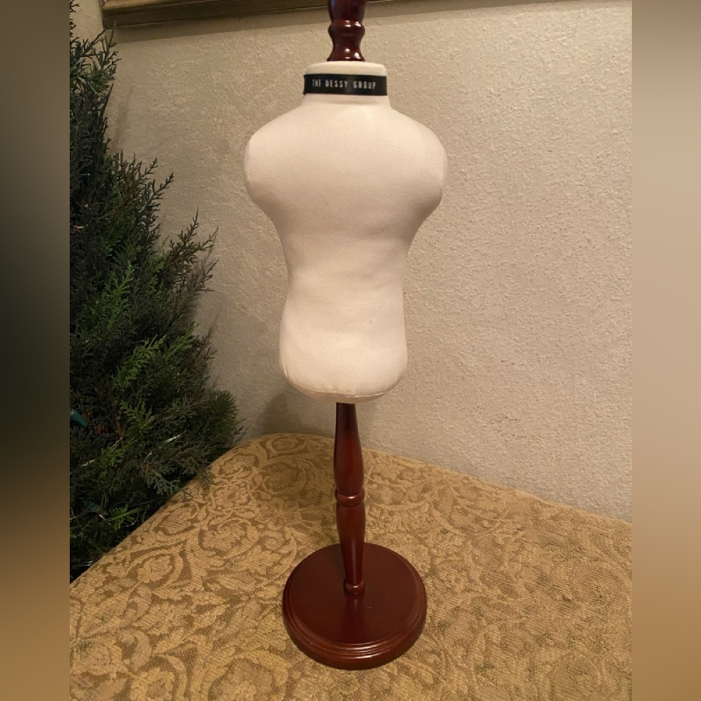 The Dessy Group 18” Doll Form